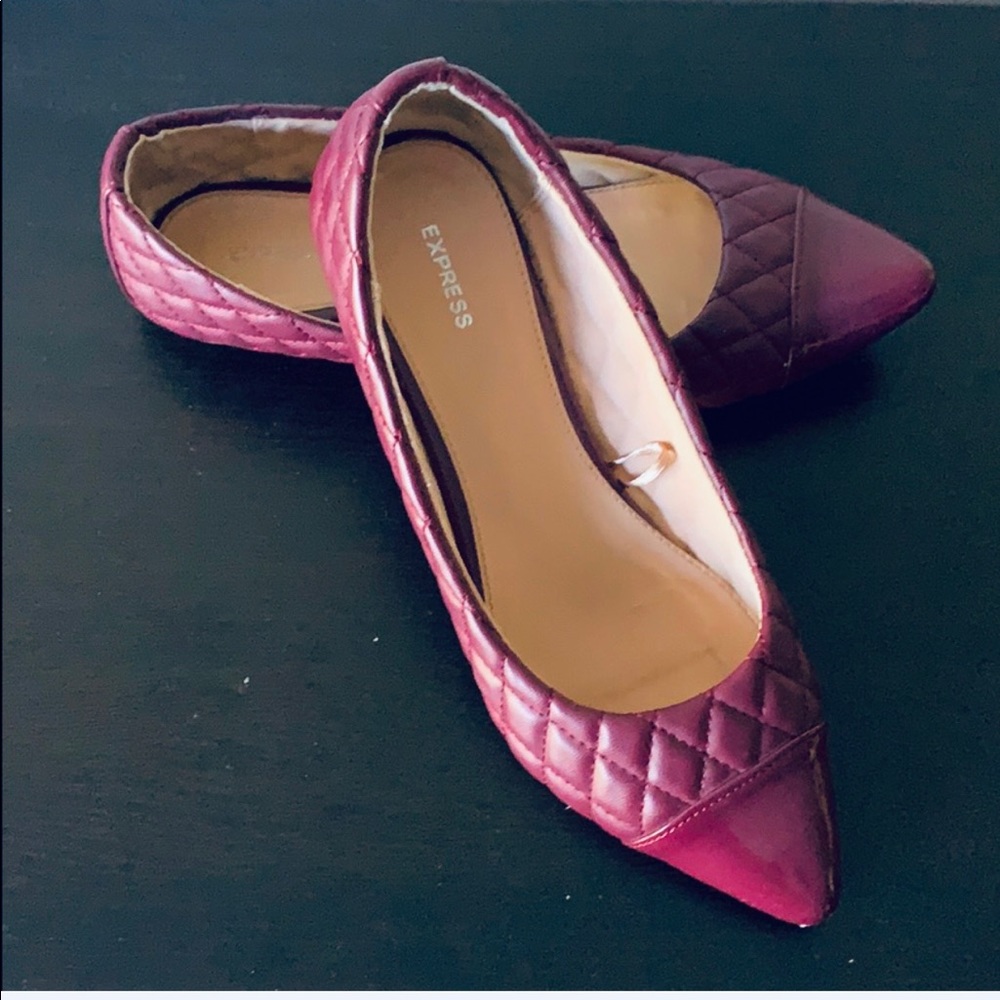 EUC Express Manhattan Flat Quilted Burgundy SZ8